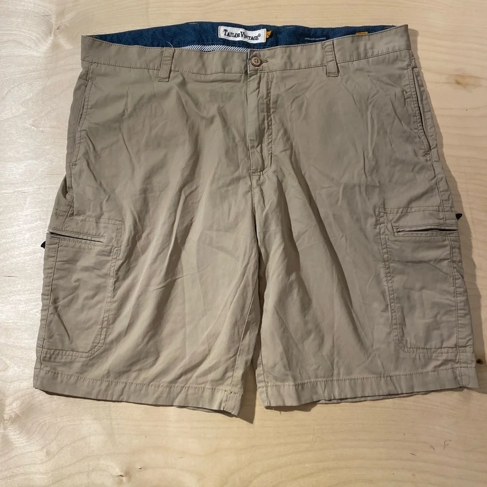 Tailor Vintage Khaki Cargo Shorts 42 (HD)